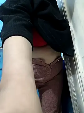 Snapshot of Sexybomb33 chatting on January 2025 04:55:02 AM Sexybomb33 online show from January 2025 04:55:02 AM