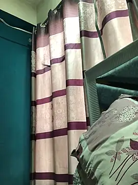 Snapshot of Sexybomb33 chatting on January 2025 06:54:01 AM Sexybomb33 online show from January 2025 06:54:01 AM