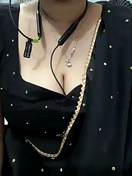 Snapshot of Sexybomb33 chatting on January 2025 08:04:01 PM Sexybomb33 online show from January 2025 08:04:01 PM