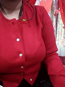 Snapshot of Sexybomb33 chatting on February 2025 04:29:01 PM Sexybomb33 online show from February 2025 04:29:01 PM