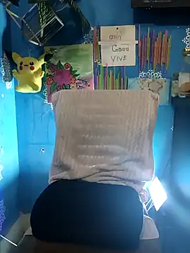 Snapshot of Sexybomb33 chatting on February 2025 01:08:01 AM Sexybomb33 online show from February 2025 01:08:01 AM