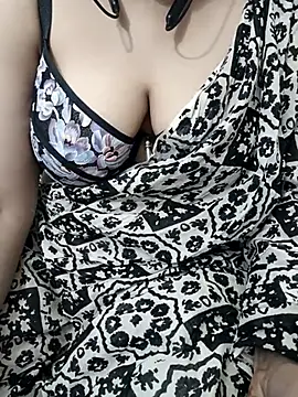 Snapshot of Sexybomb33 chatting on February 2025 12:59:01 PM Sexybomb33 online show from February 2025 12:59:01 PM