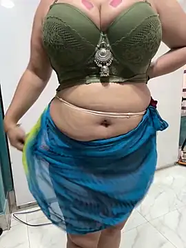 Snapshot of Sexybomb33 chatting on October 2025 08:22:01 AM Sexybomb33 online show from October 2025 08:22:01 AM