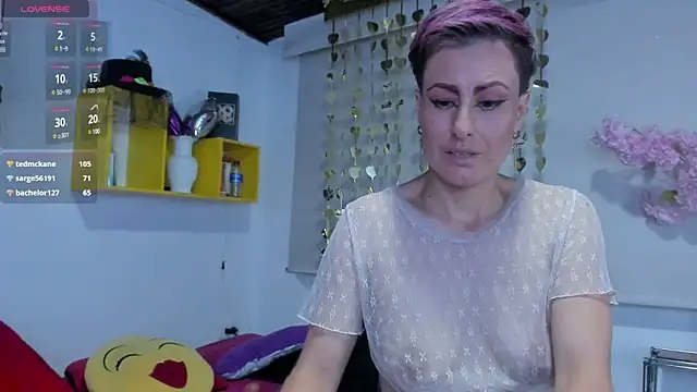 Snapshot of yasmin_goldenst chatting on January 2025 01:48:01 AM yasmin goldenst online show from January 2025 01:48:01 AM