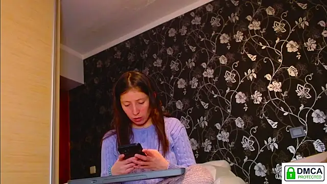 Snapshot of Sophi_Cute chatting on February 2026 02:35:01 PM Sophi Cute online show from February 2026 02:35:01 PM