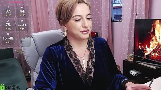 Snapshot of CarrieLoveX chatting on January 2025 06:06:02 AM CarrieLoveX online show from January 2025 06:06:02 AM