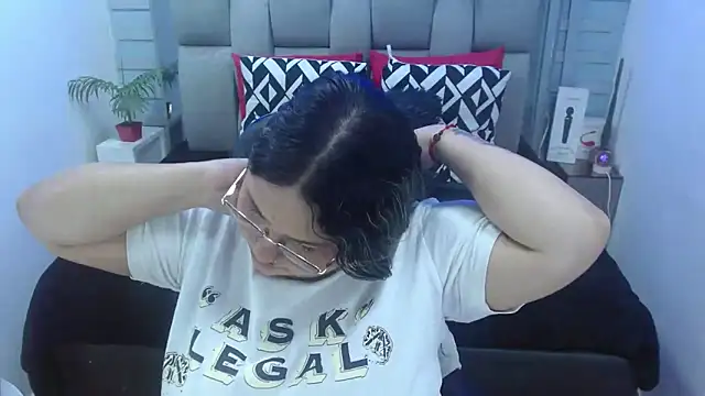 evelin zaens online show from March 2026 04:17:02 AM