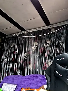 KikiXRed online show from April 2026 09:15:02 AM