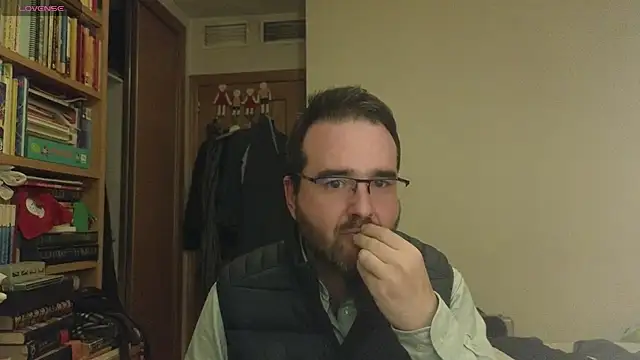 Snapshot of curiosillo83 chatting on March 2025 05:18:02 PM curiosillo83 online show from March 2025 05:18:02 PM