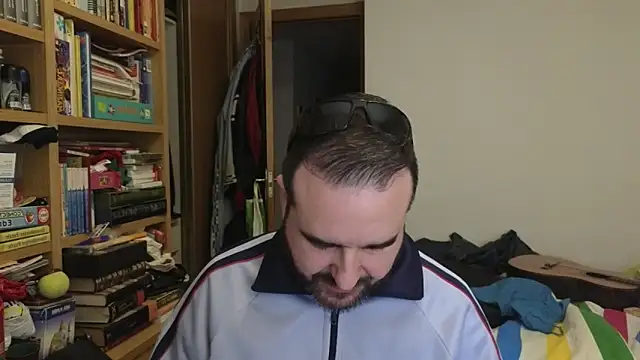 curiosillo83 online show from April 2026 09:04:01 AM