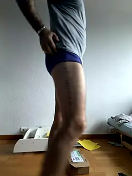 jouet75 online show from December 2025 03:30:01 PM