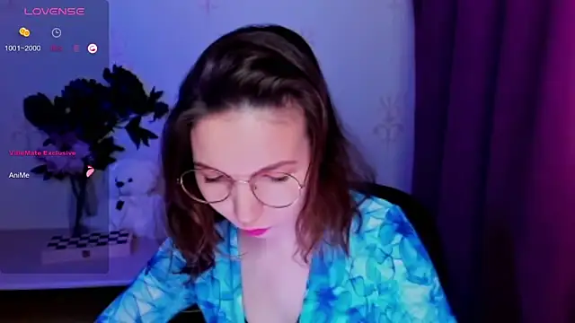 KindHazelHere  online show from April 2026 06:12:01 PM