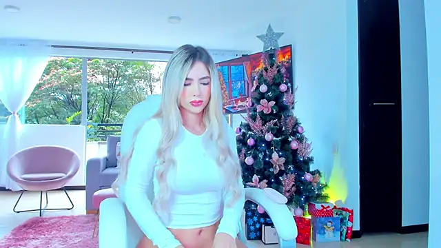 Snapshot of Sophi_Jonnes chatting on December 2024 01:11:02 PM Sophi Jonnes online show from December 2024 01:11:02 PM