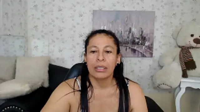 mature martina online show from May 2026 01:07:02 PM