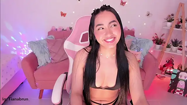 Zara uwu  online show from October 2025 12:12:02 PM