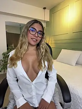 Snapshot of kataliina__ chatting on November 2025 12:16:01 PM kataliina online show from November 2025 12:16:01 PM