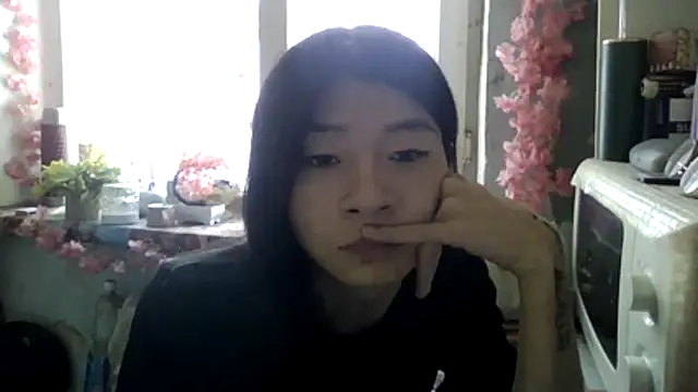 CarlyJoy online show from December 2025 09:40:01 AM