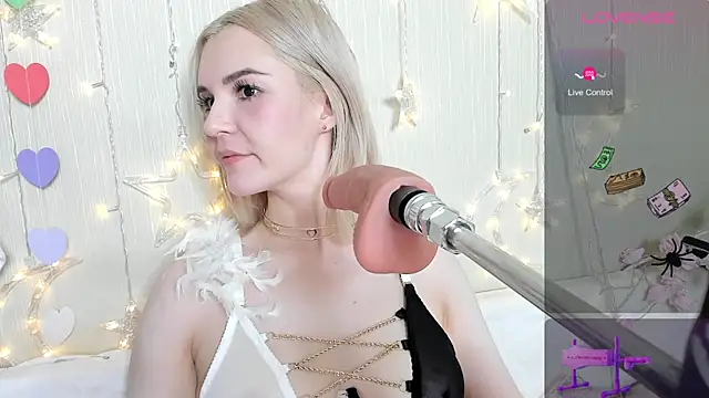 Kaya Devis online show from November 2025 04:37:01 AM