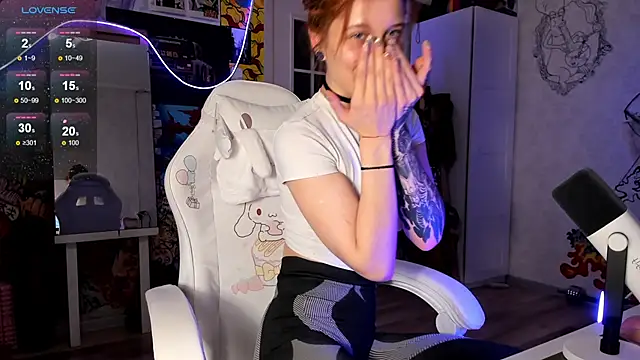 Sunny Mouse  online show from December 2024 04:05:01 PM