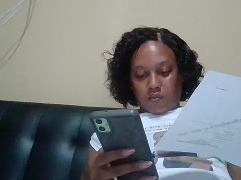 Snapshot of ShooingBunch chatting on October 2025 01:09:01 PM ShooingBunch online show from October 2025 01:09:01 PM