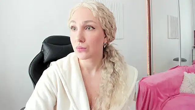 Snapshot of CarolMay chatting on June 2026 05:35:02 AM CarolMay online show from June 2026 05:35:02 AM