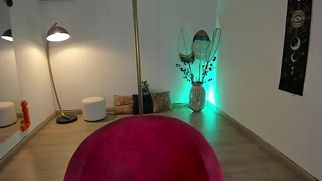 Snapshot of Kat_Art chatting on December 2024 02:43:02 AM Kat Art online show from December 2024 02:43:02 AM