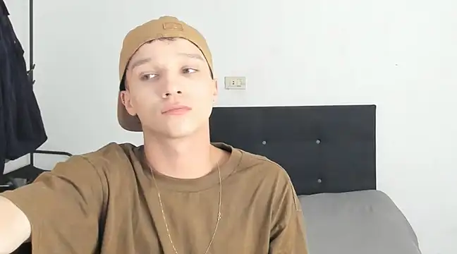 Snapshot of angelcortes chatting on December 2024 10:01:02 PM angelcortes online show from December 2024 10:01:02 PM