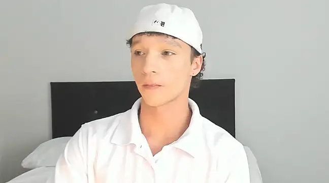 Snapshot of angelcortes chatting on February 2025 05:15:01 AM angelcortes online show from February 2025 05:15:01 AM