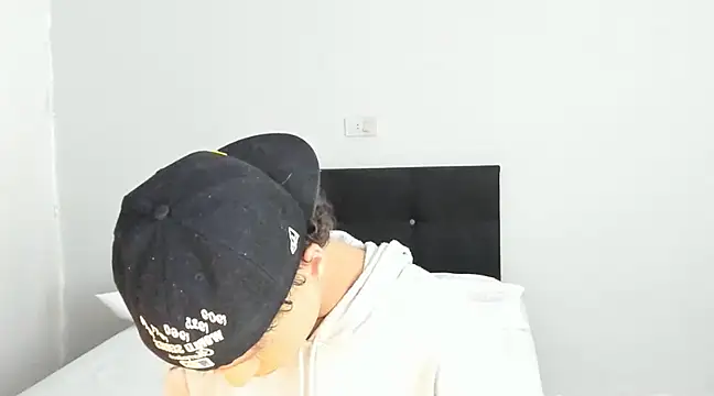 Snapshot of angelcortes chatting on March 2025 11:22:01 PM angelcortes online show from March 2025 11:22:01 PM