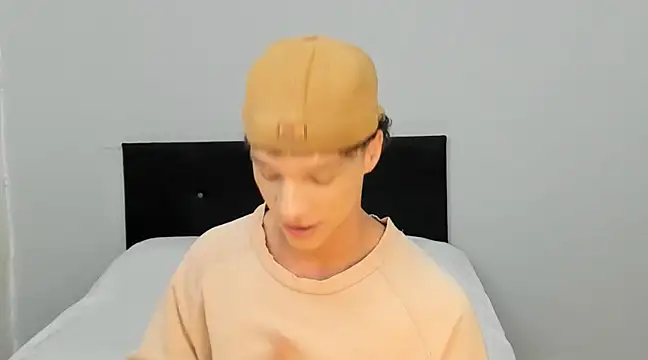 Snapshot of angelcortes chatting on March 2025 12:13:02 PM angelcortes online show from March 2025 12:13:02 PM