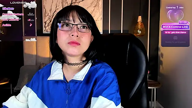 Snapshot of CoralineRicce_ chatting on December 2024 04:31:01 AM CoralineRicce online show from December 2024 04:31:01 AM