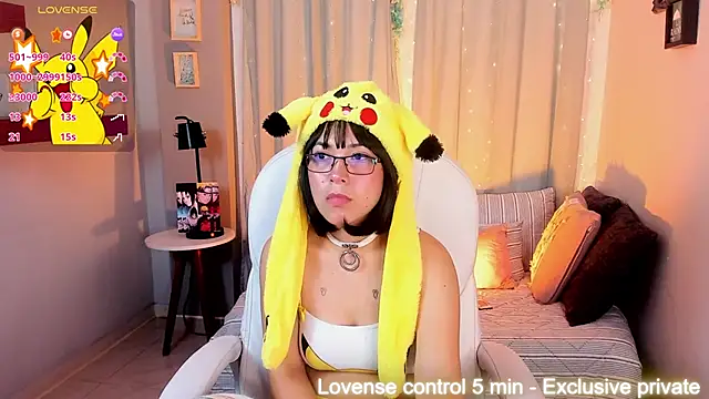 Snapshot of CoralineRicce_ chatting on February 2025 05:14:01 AM CoralineRicce online show from February 2025 05:14:01 AM