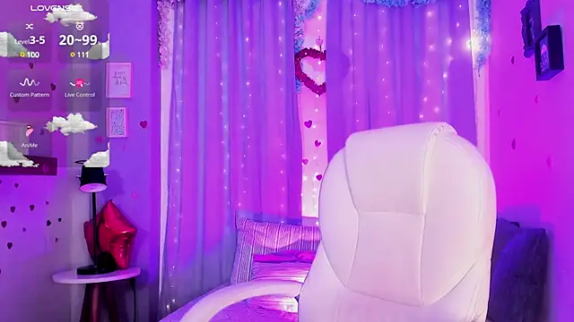 Snapshot of CoralineRicce_ chatting on February 2025 08:14:01 AM CoralineRicce online show from February 2025 08:14:01 AM