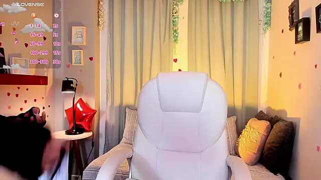 Snapshot of CoralineRicce_ chatting on March 2025 05:41:02 AM CoralineRicce online show from March 2025 05:41:02 AM