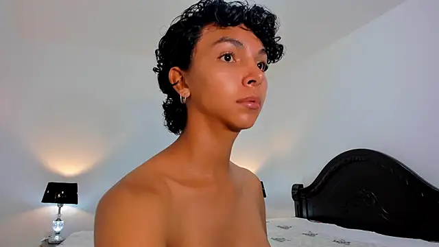 xhenisa  online show from February 2025 09:48:02 PM