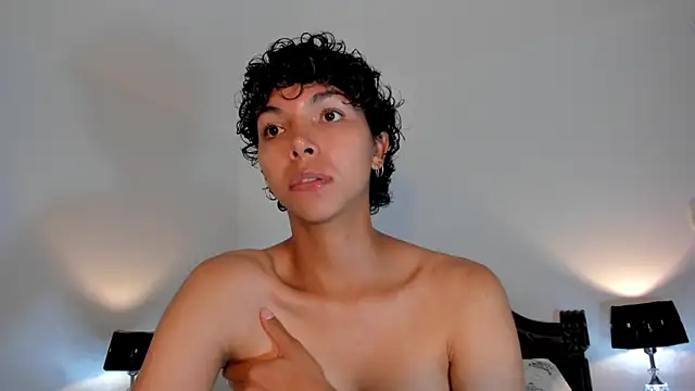 Snapshot of xhenisa_ chatting on March 2025 01:54:02 AM xhenisa online show from March 2025 01:54:02 AM