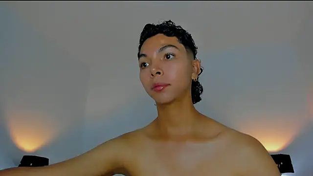 xhenisa  online show from November 2025 10:57:02 PM