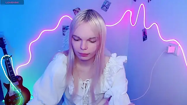 Emily Nyaffee online show from November 2025 01:02:01 PM