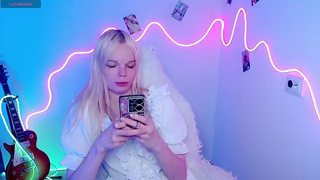 Emily Nyaffee online show from November 2025 03:13:02 PM