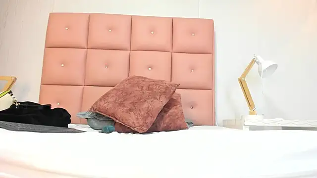 lhiamfit online show from December 2025 01:42:01 PM