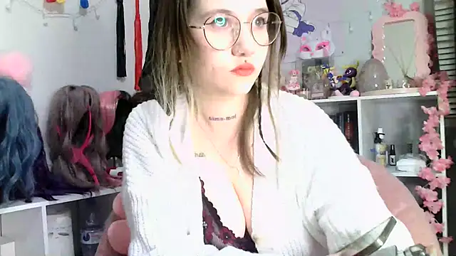 Snapshot of sullye chatting on March 2025 06:33:02 PM sullye online show from March 2025 06:33:02 PM
