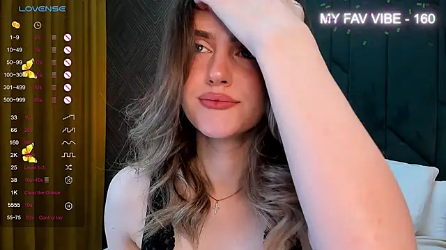 Snapshot of Skinny_Alice chatting on December 2024 01:14:01 AM Skinny Alice online show from December 2024 01:14:01 AM