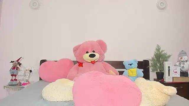 Snapshot of Annatrybebetter chatting on December 2024 09:15:02 PM Annatrybebetter online show from December 2024 09:15:02 PM