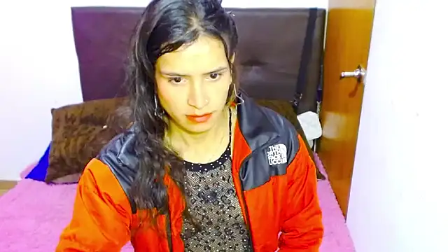 Snapshot of Queen_camila chatting on January 2025 10:17:01 AM Queen camila online show from January 2025 10:17:01 AM