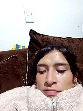 Snapshot of Queen_camila chatting on January 2025 04:48:01 AM Queen camila online show from January 2025 04:48:01 AM
