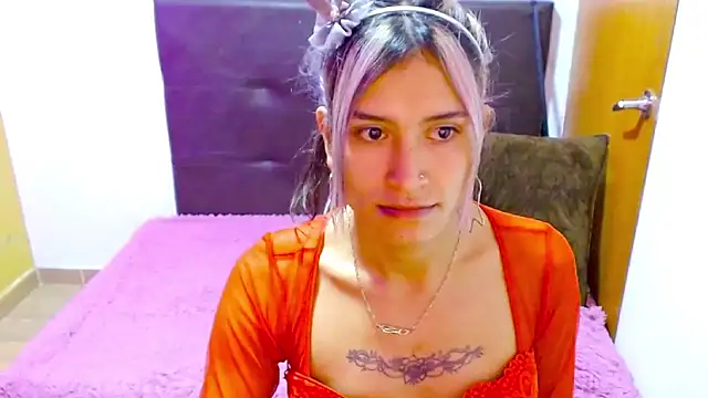 Snapshot of Queen_camila chatting on February 2025 03:11:02 AM Queen camila online show from February 2025 03:11:02 AM