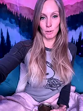 ItsDanniG online show from October 2025 05:14:02 PM