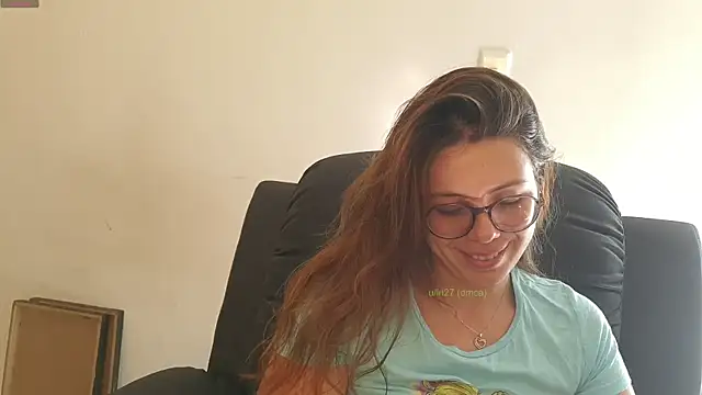 Snapshot of irinasweet27 chatting on March 2025 01:37:01 PM irinasweet27 online show from March 2025 01:37:01 PM