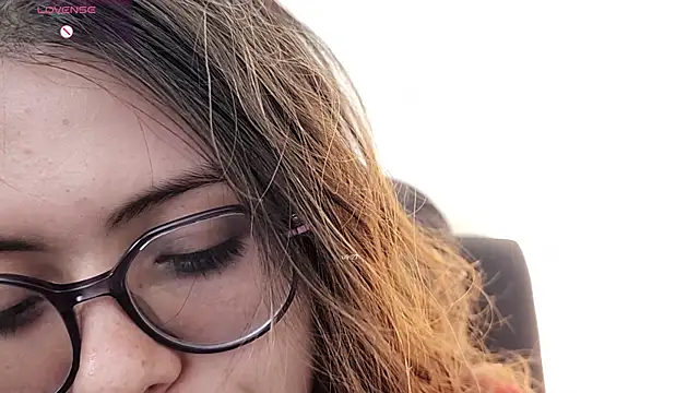 Snapshot of irinasweet27 chatting on October 2025 12:53:01 AM irinasweet27 online show from October 2025 12:53:01 AM