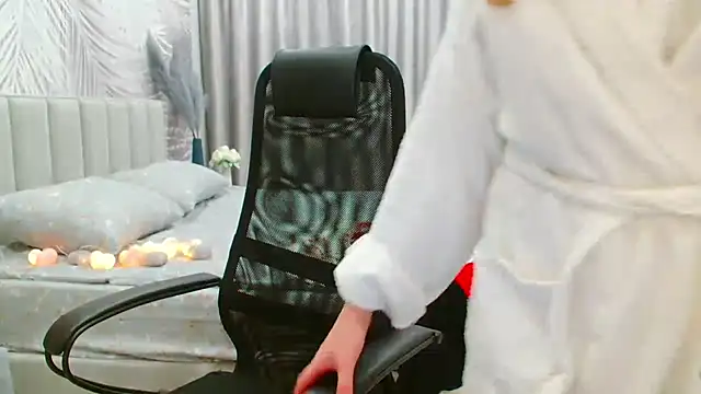 EveLove33 online show from March 2026 08:37:02 PM